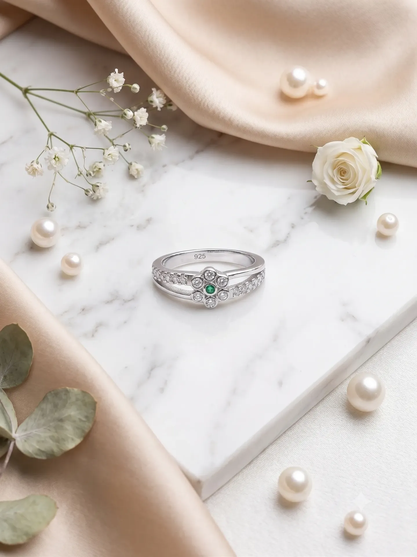 925 Sterling Silver Split-Shank Daisy Flower Ring with Green and Clear CZ Accents R2.65