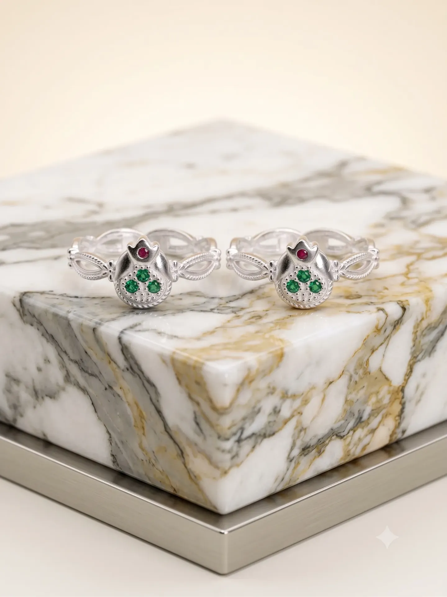 Sterling Silver Crown Motif Red & Green Stone Toe Ring (Bichiya) Pair 17133/19a toe 3.57