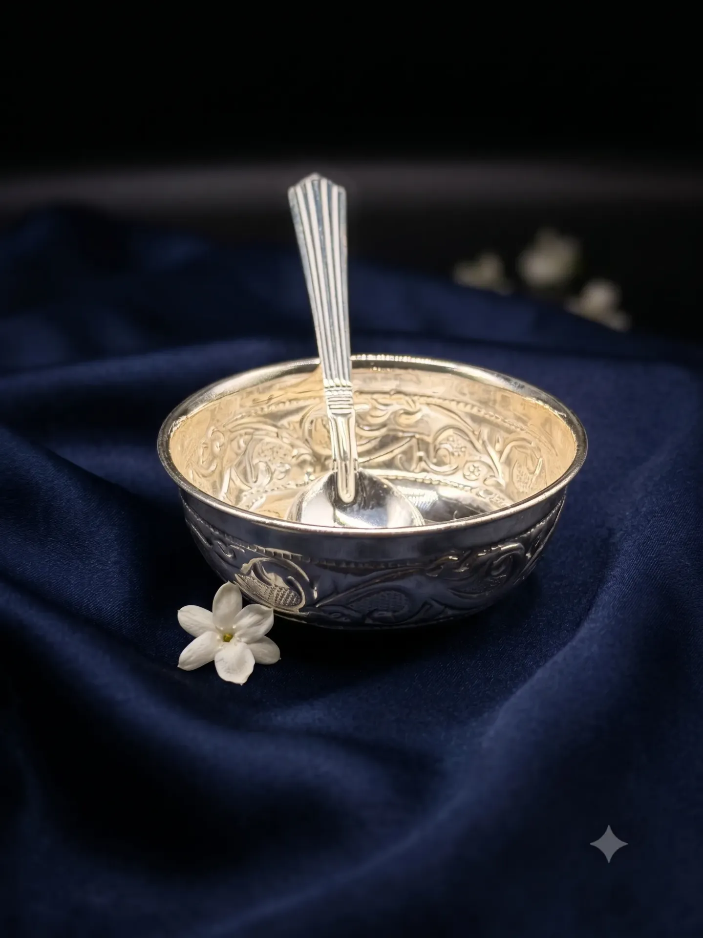 Pure Silver Floral Carved Bowl with Spoon Set 21.06/14.76