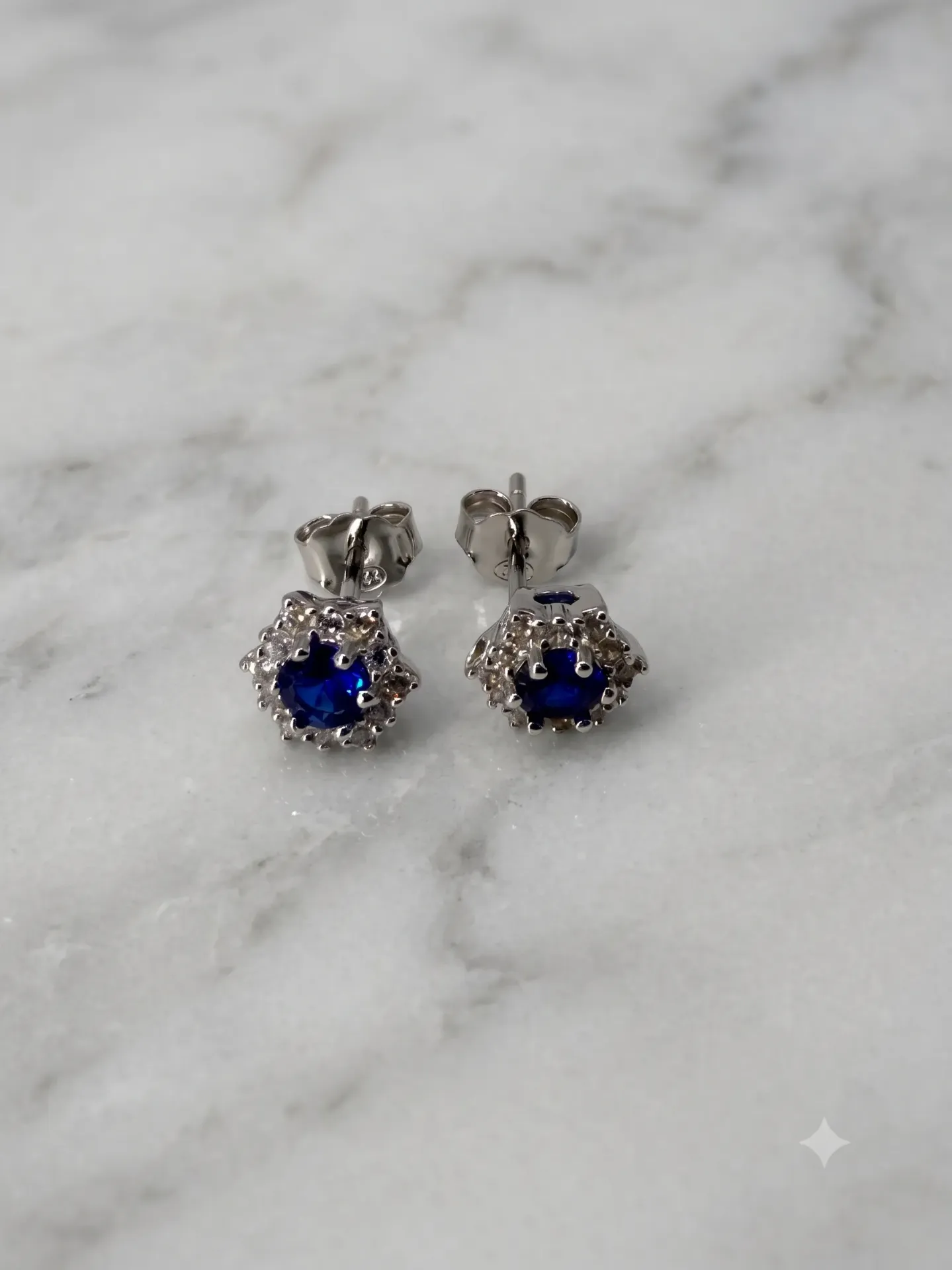 925 Sterling Silver Sapphire Blue Classic Halo Stud Earrings (Pair)1.609