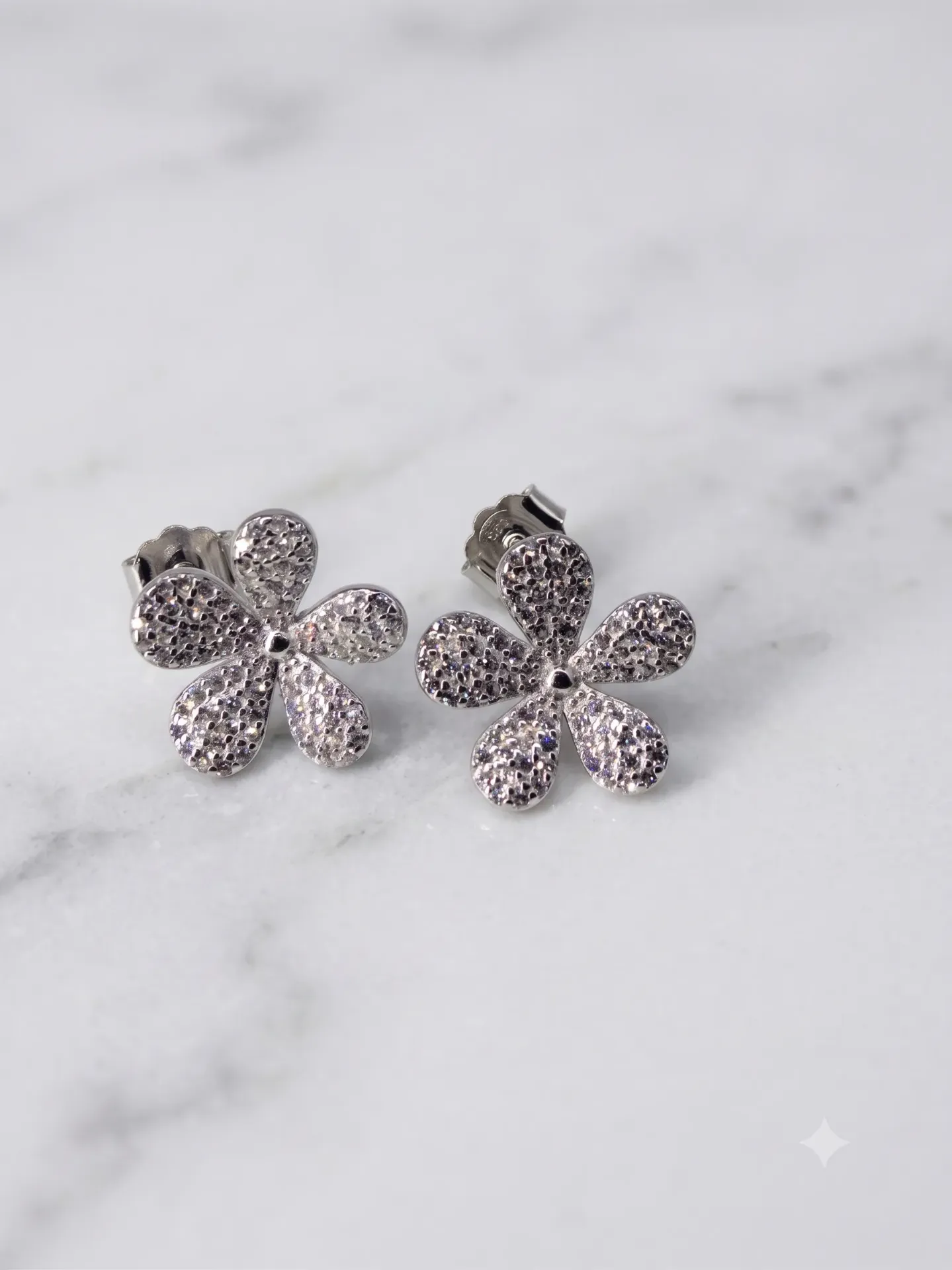 925 Sterling Silver Full Pavé Flower Stud Earrings (Pair)1.899